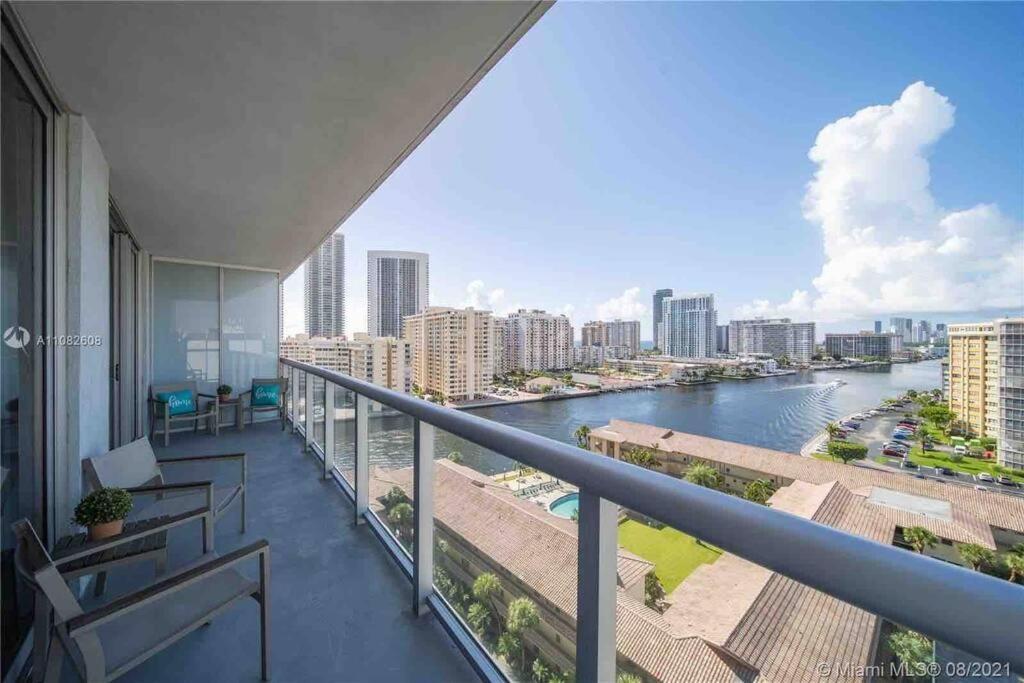 Beachwalk 1B-1B Apmt Amazing View 12A Hallandale Beach Bagian luar foto