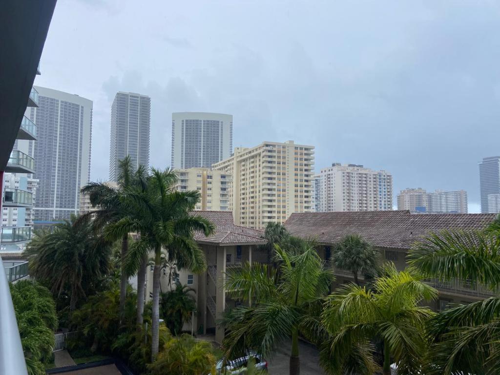Beachwalk 1B-1B Apmt Amazing View 12A Hallandale Beach Bagian luar foto