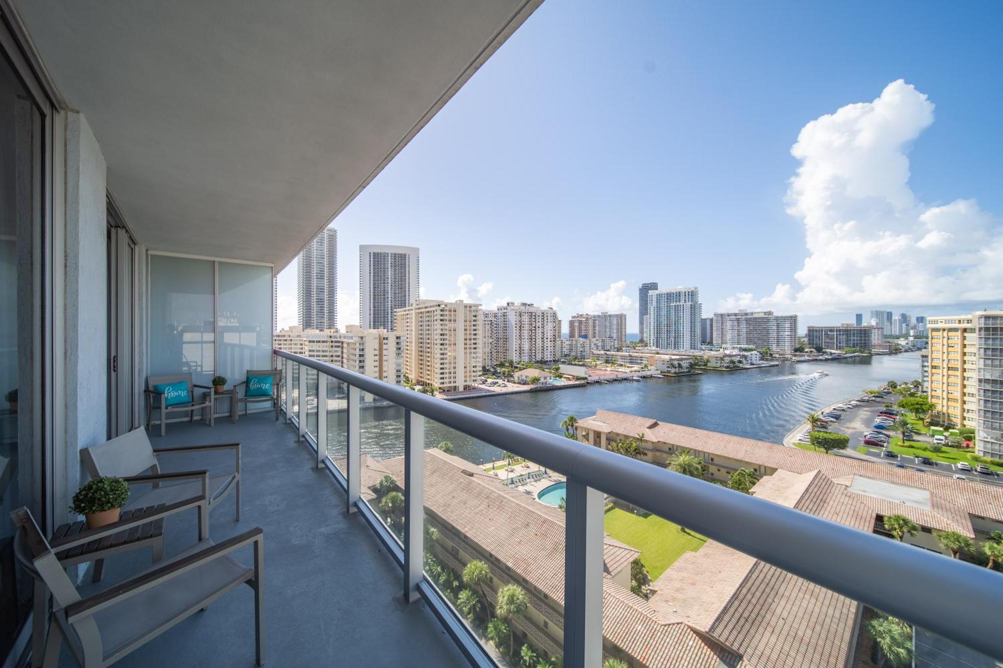 Beachwalk 1B-1B Apmt Amazing View 12A Hallandale Beach Bagian luar foto